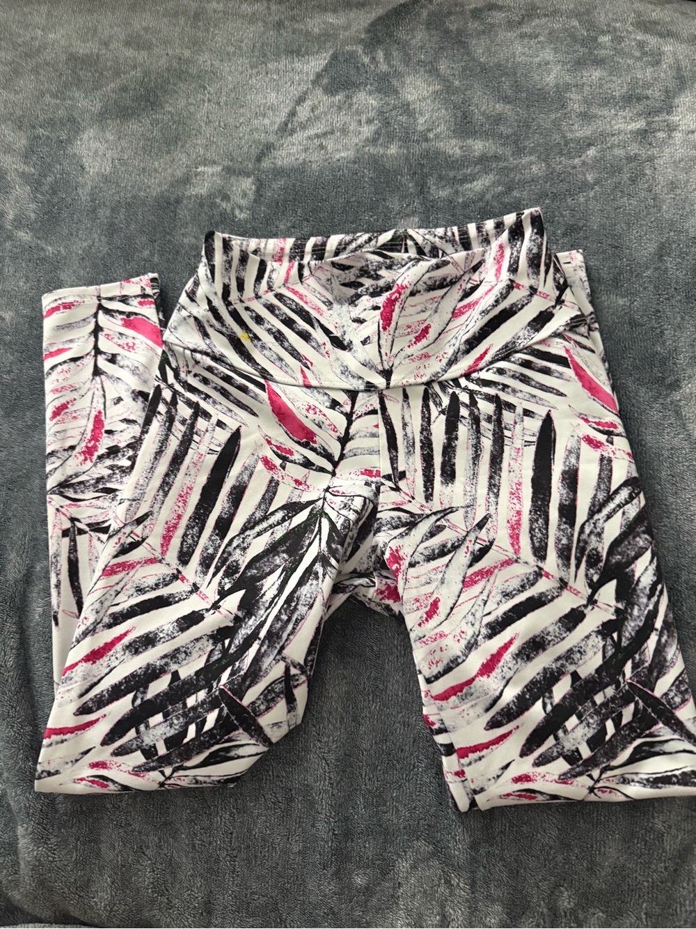 Women's High-Waist Leaf Print Leggings - Pink & Black